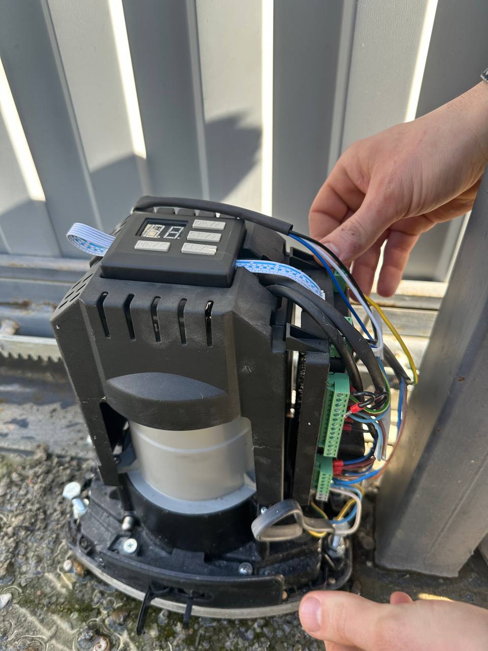 Регулировка привода откатных ворот Алютех